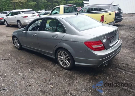 2012 Mercedes-Benz C 300 Luxury 4Matic/Sport 4Matic из США, поврежденный, VIN WDDGF8BBXCR234727